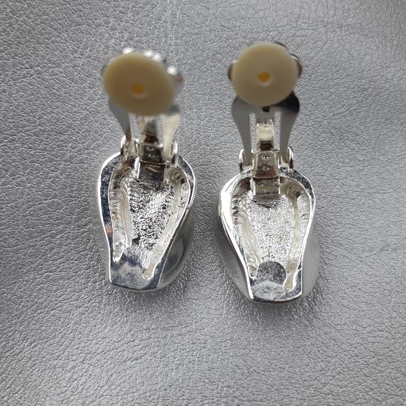 ERWIN PEARL Clip-on Earrings - Picture 4 of 5